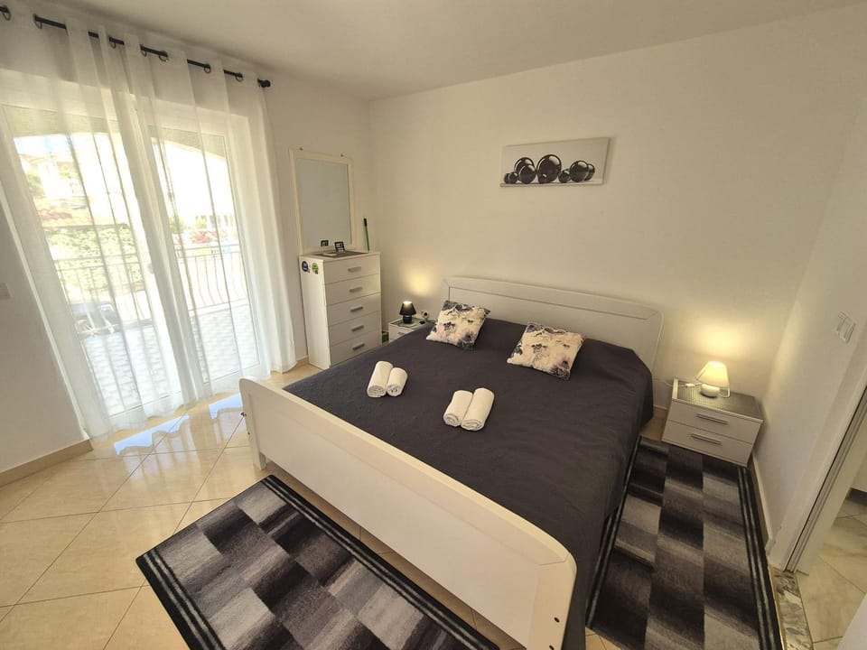 Apartments Sergggo - Top location 5minute walk Beach, Strand, Spiaggia Bed and Breakfast in Poreč