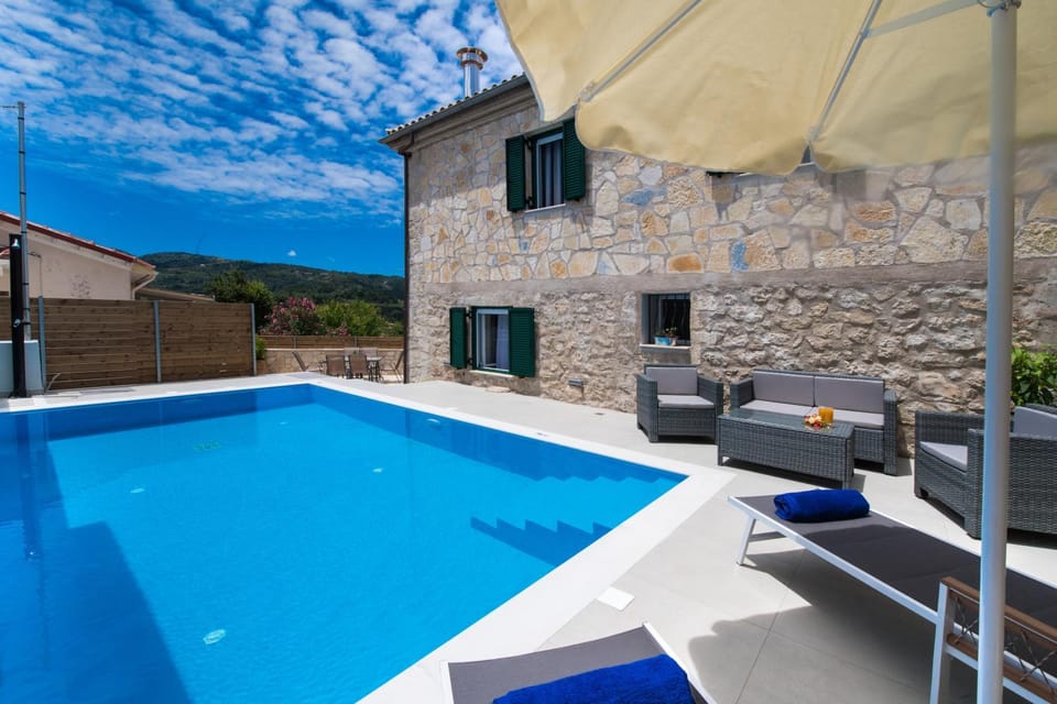 Swimming pool, Swimming pool