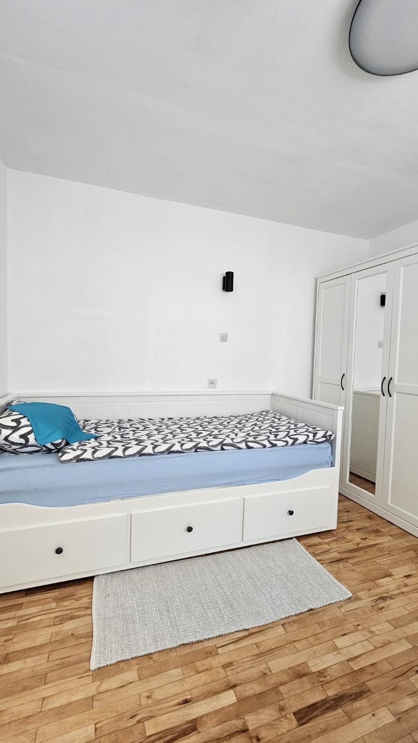 Bed, Bedroom, Guests