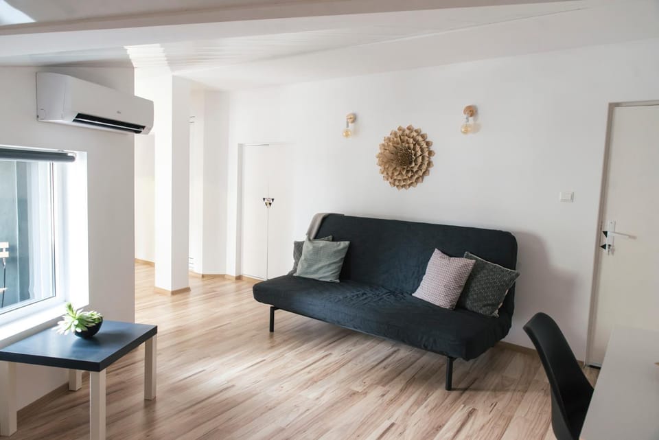 Balabanov White Apartment in Varna