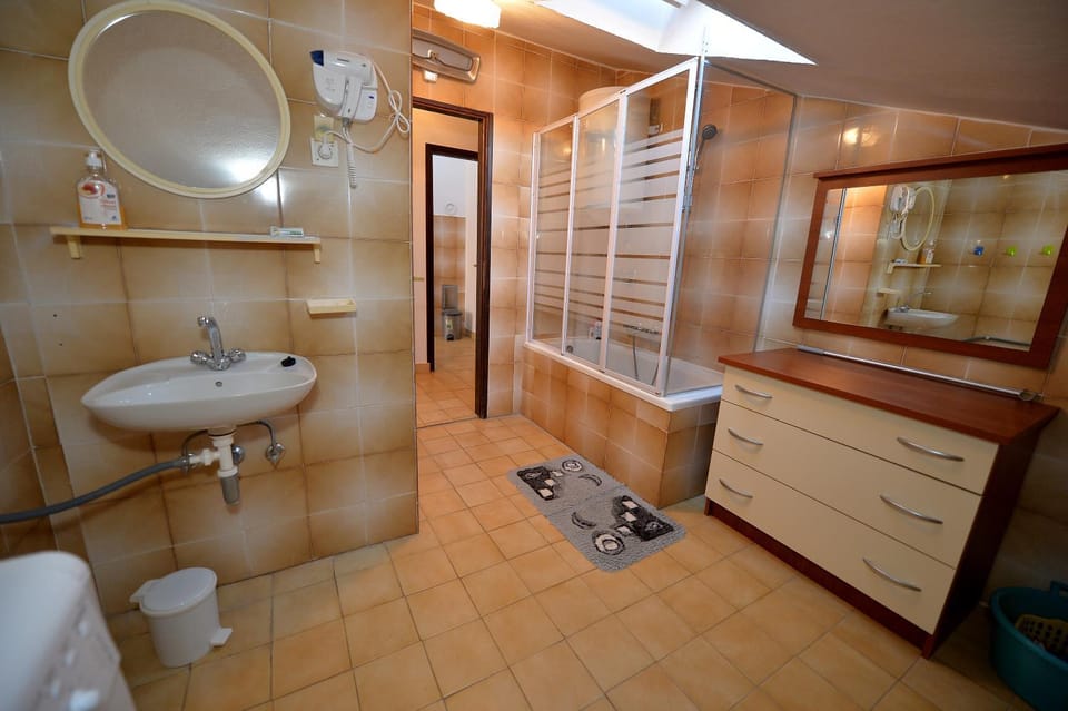 Toilet, Bathroom, Bath