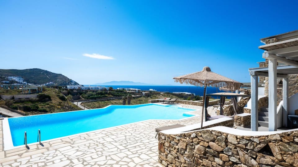 Pool view, Sea view