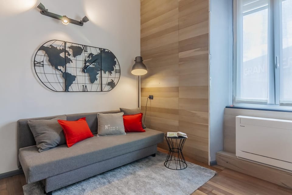 TV and multimedia, Living room, Seating area, Evening entertainment