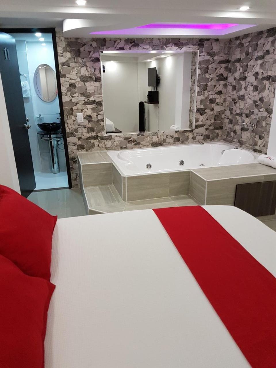 Bed, Hot Tub, Photo of the whole room