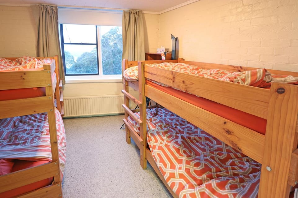 Bedroom, bunk bed