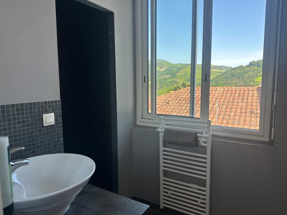 Logis Hôtel & Restaurant La Villa Bleue Hotel in French Basque Country