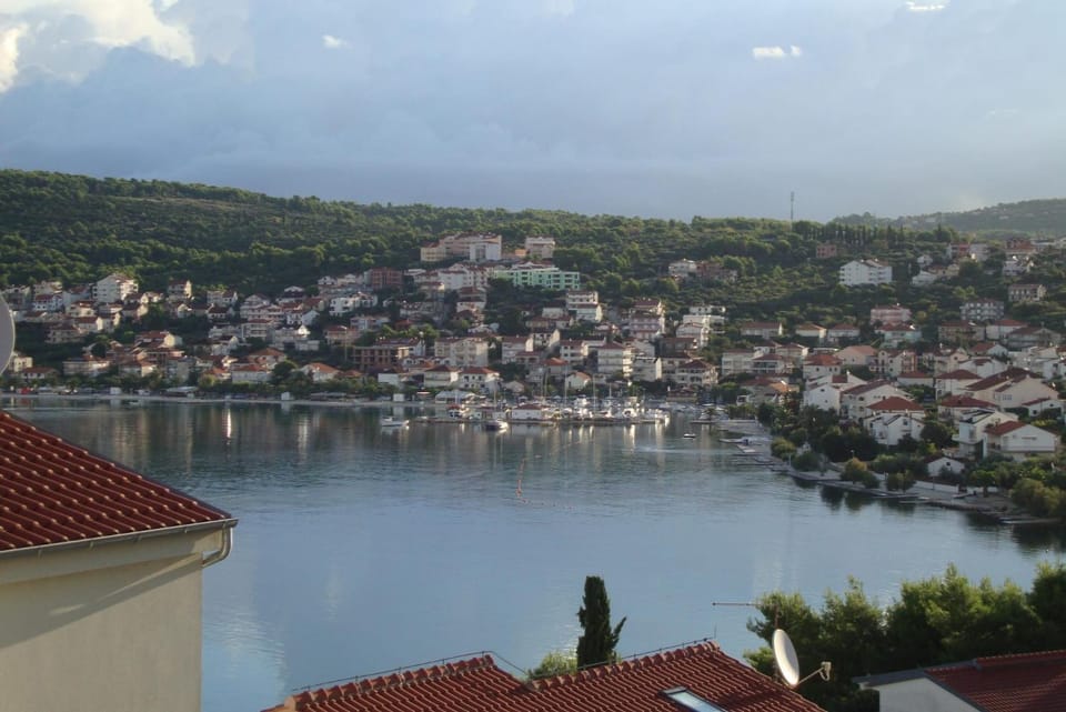 Panoramablick Apartment in Okrug Gornji