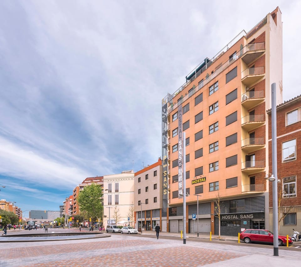 Property building, Facade/entrance, People, Neighbourhood