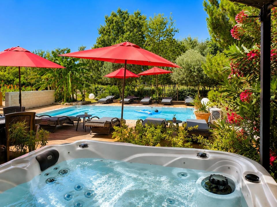 Hot Tub, Swimming pool