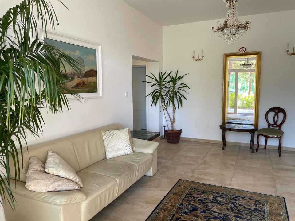 Lobby or reception, Seating area