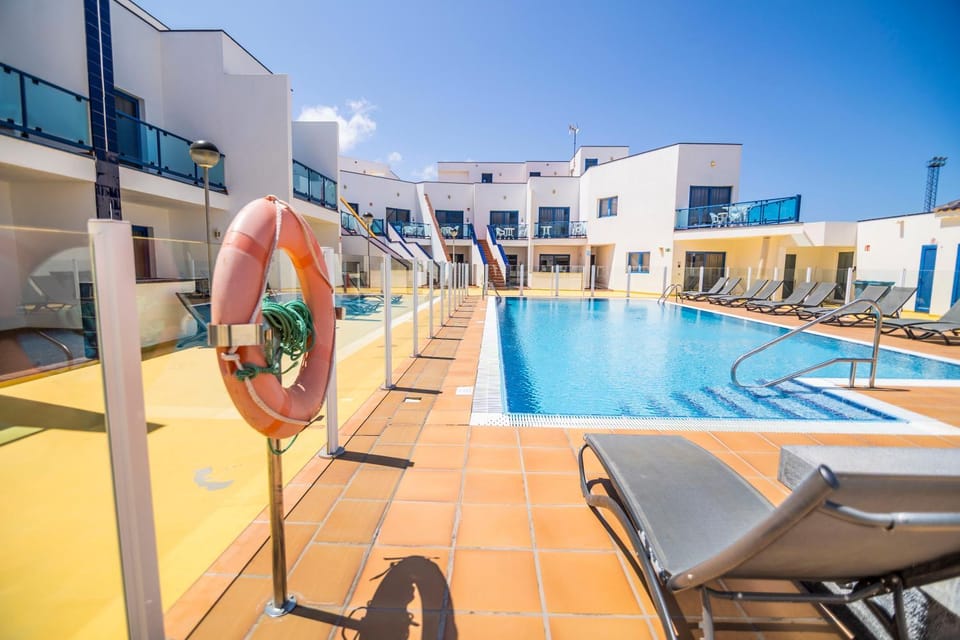 Pool view, Swimming pool, sunbed
