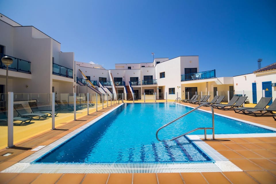 Swimming pool, sunbed