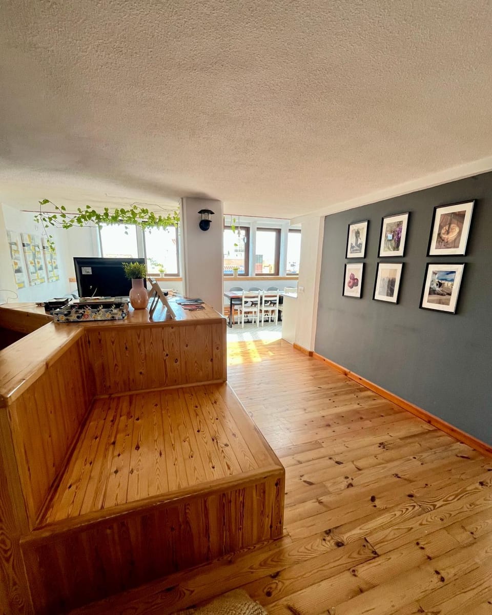 Communal lounge/ TV room