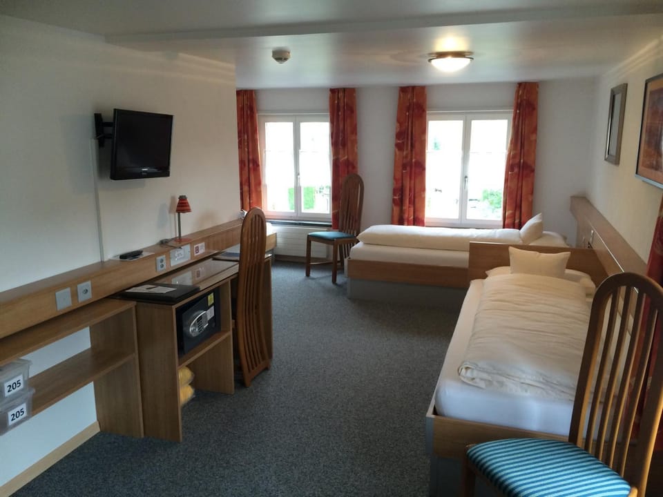 Day, Photo of the whole room
