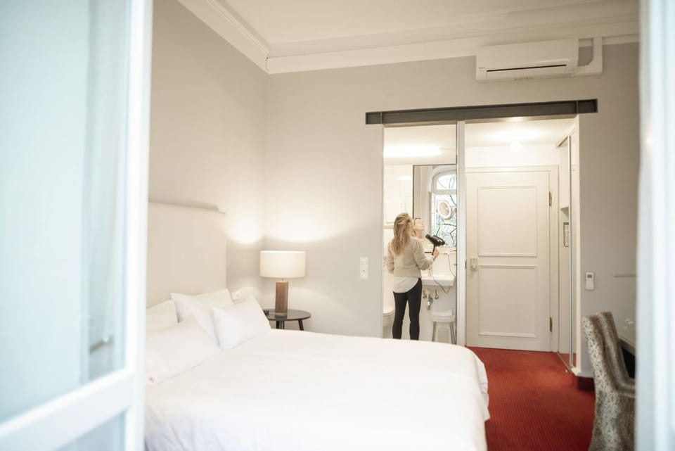 Bed, Bathroom