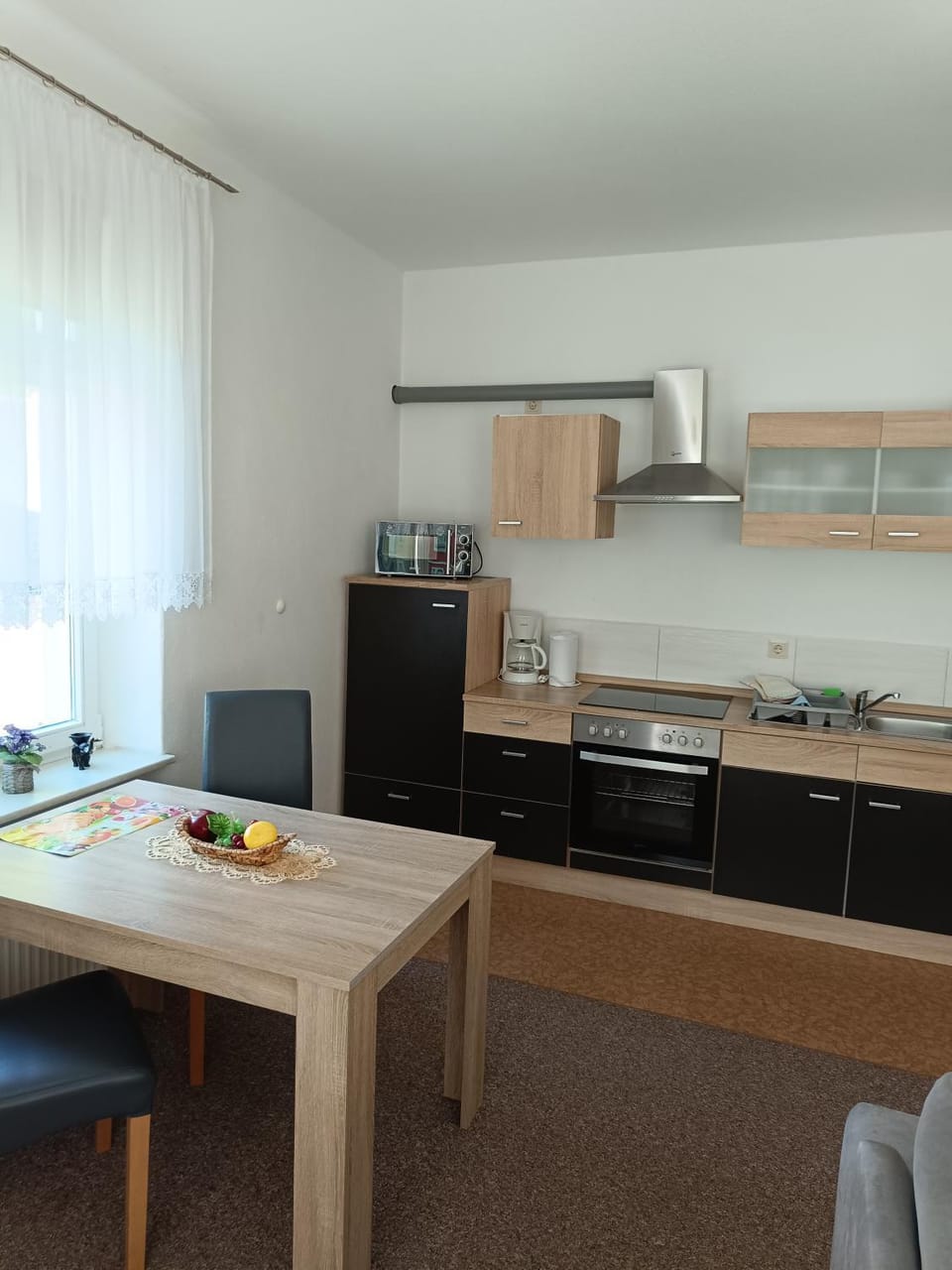 Kitchen or kitchenette, Dining area, stove