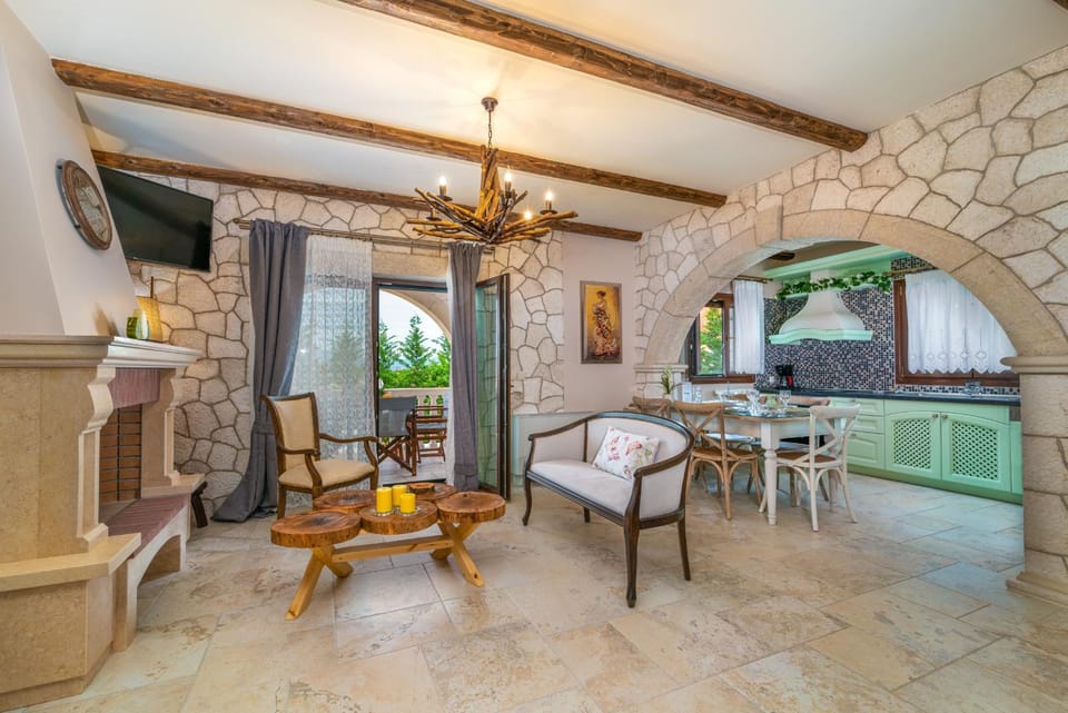 TV and multimedia, Living room, Seating area, Dining area