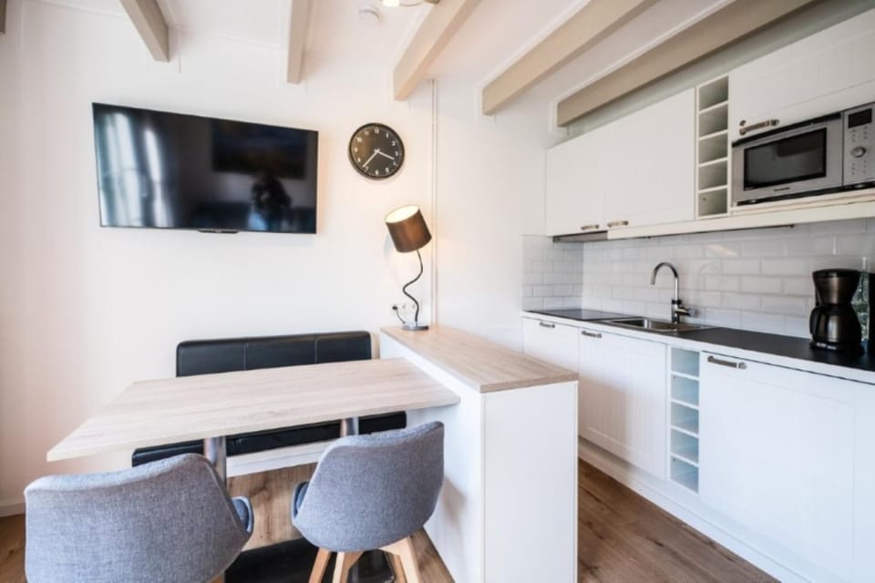 TV and multimedia, Kitchen or kitchenette, stove