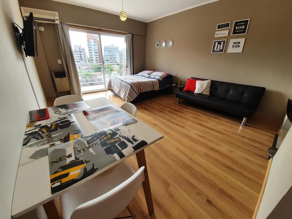 Bed, TV and multimedia, Photo of the whole room, Seating area, Dining area, Bedroom