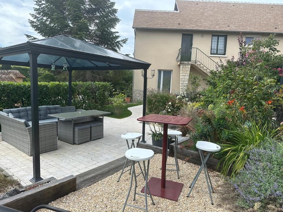 Property building, Patio, BBQ facilities, Garden