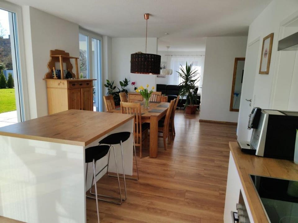 Kitchen or kitchenette, Living room, Dining area