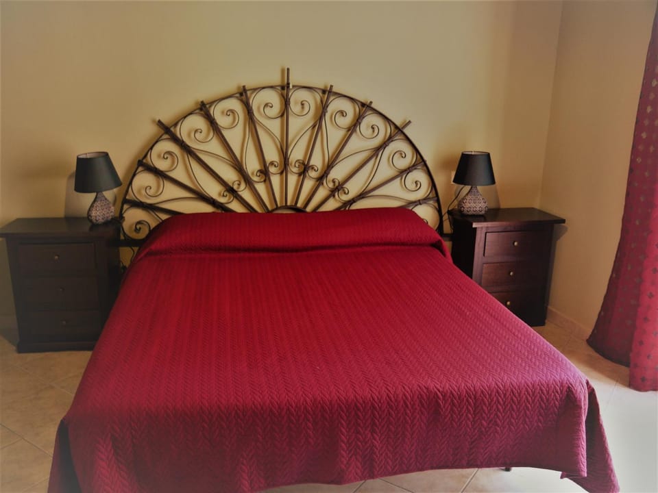 Shower, Toilet, Bed, TV and multimedia, Balcony/Terrace, Photo of the whole room, Bedroom, Family