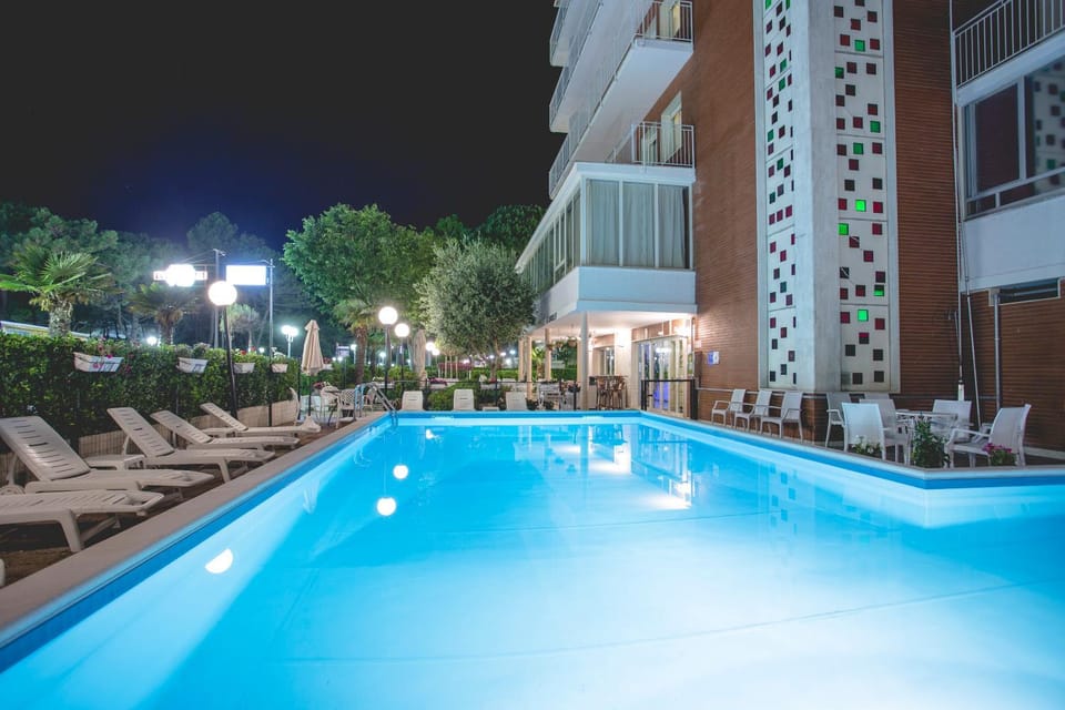 Property building, Facade/entrance, Swimming pool