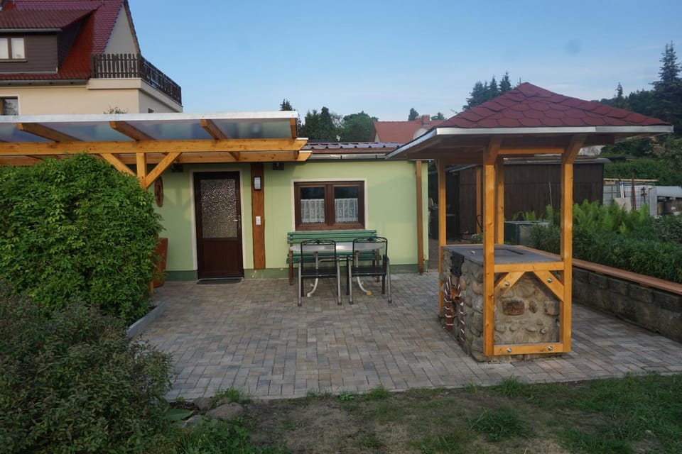 Property building, Facade/entrance, BBQ facilities, Garden, Balcony/Terrace, Mountain view