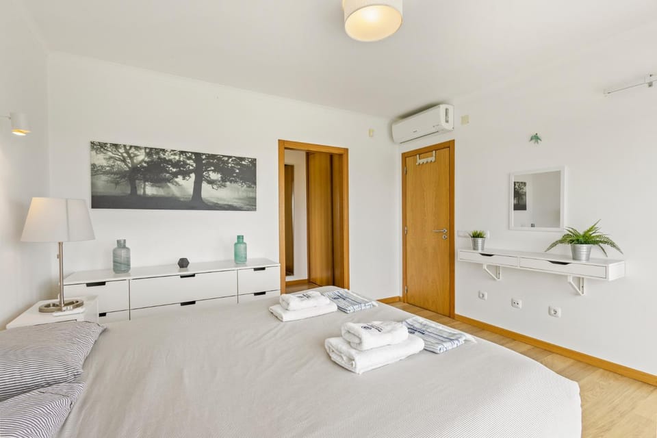 Bed, Bathroom, Photo of the whole room, Bedroom, towels, air conditioner