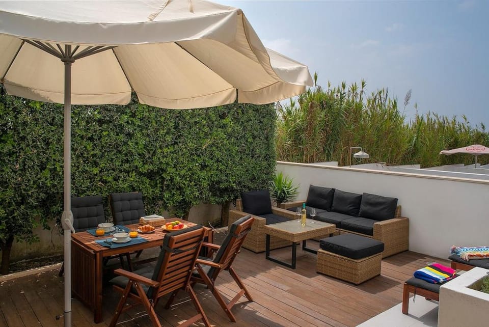 Patio, Garden, Garden view, sunbed