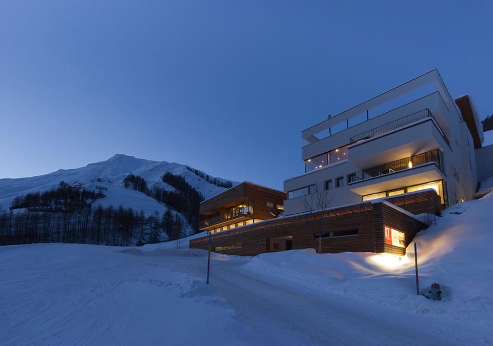 Facade/entrance, Winter