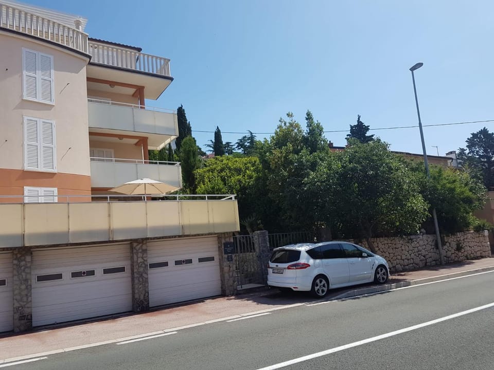 Patio, Facade/entrance, Garden, Balcony/Terrace