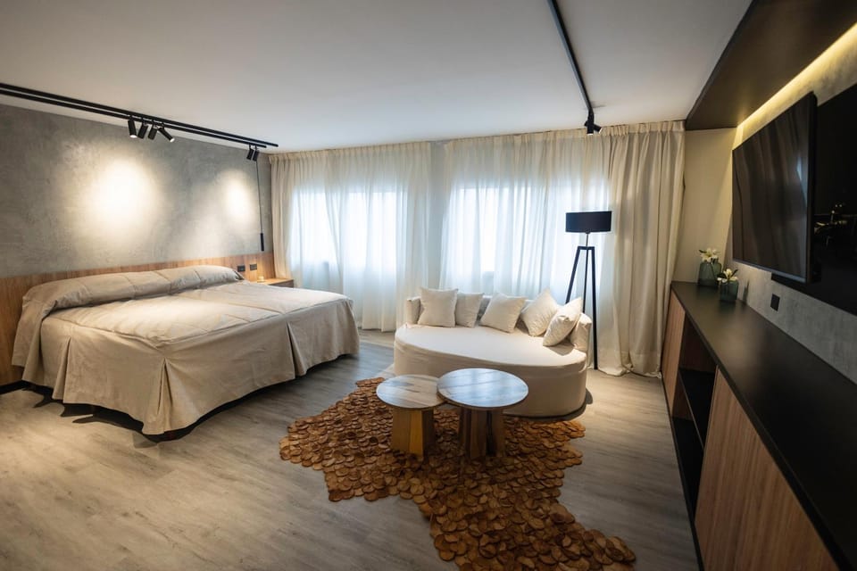 TV and multimedia, Photo of the whole room, Bedroom
