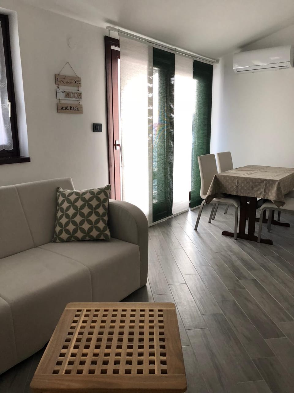 Living room, Seating area, Dining area, air conditioner