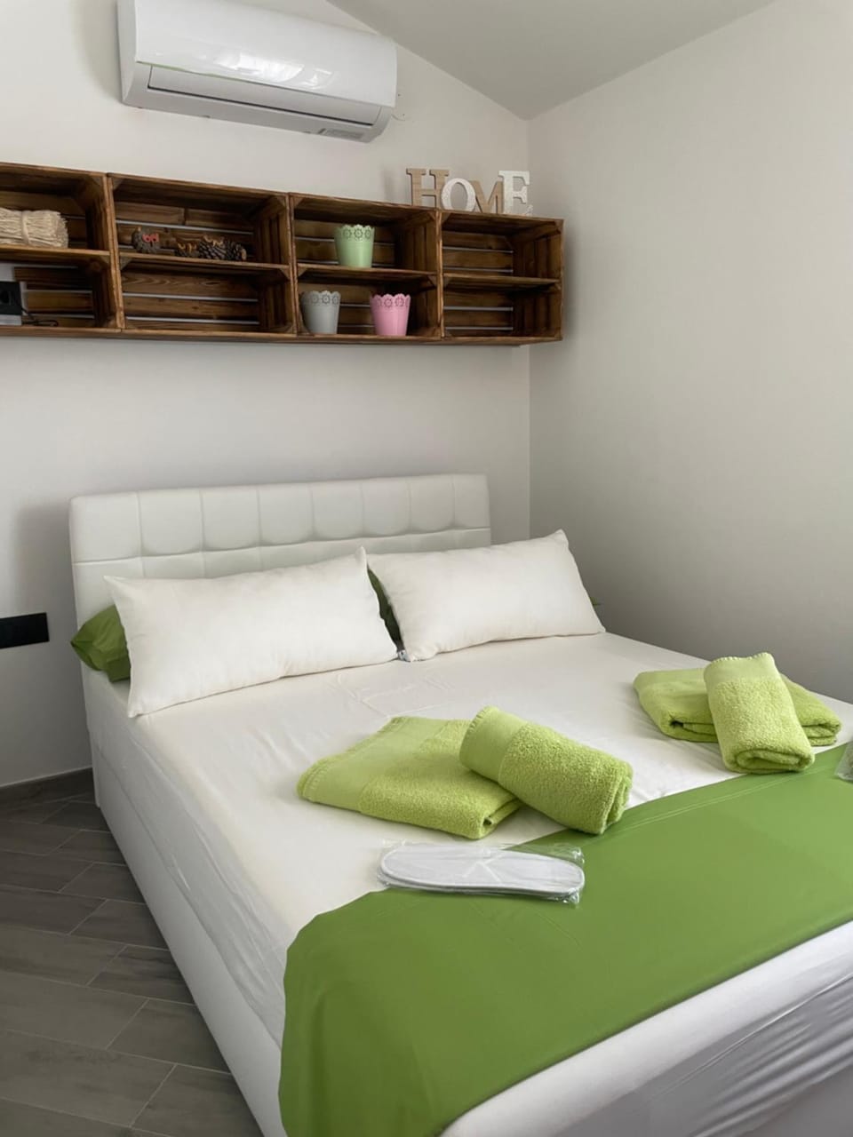 Bed, Bedroom, air conditioner