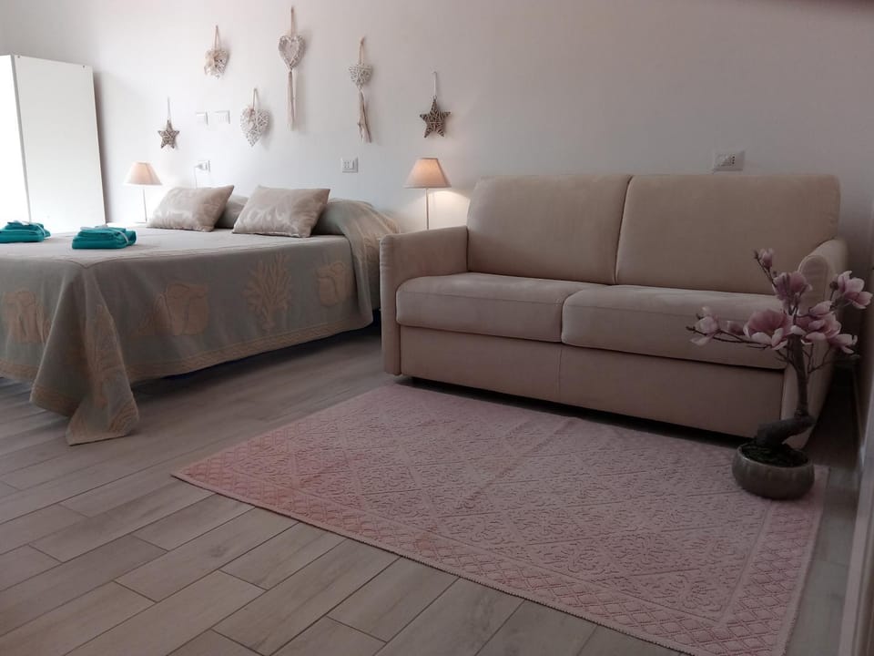 Bed, Photo of the whole room, Decorative detail