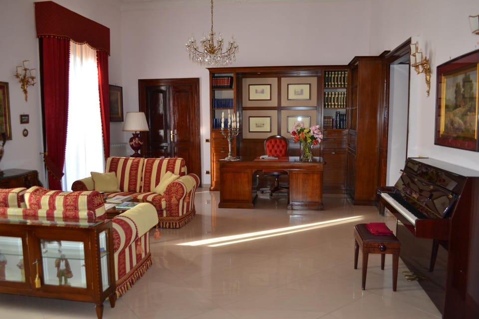 Living room, Seating area
