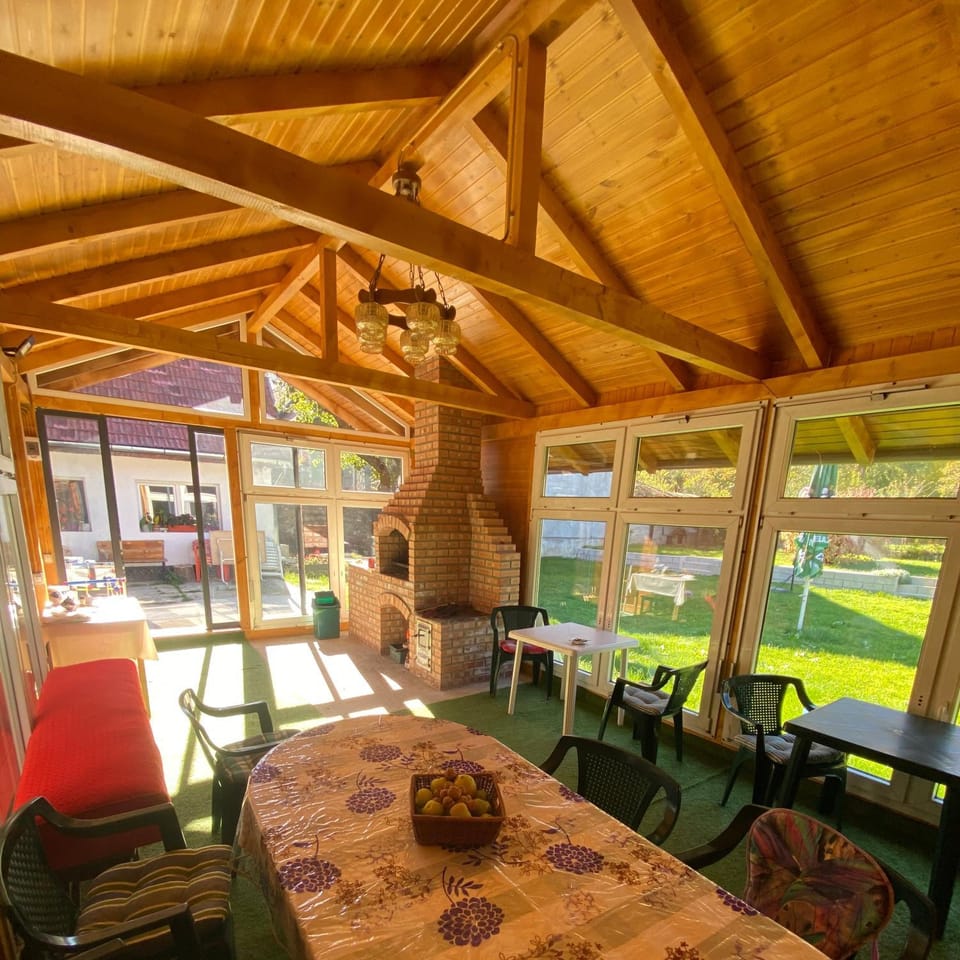 BBQ facilities, Seating area, Dining area
