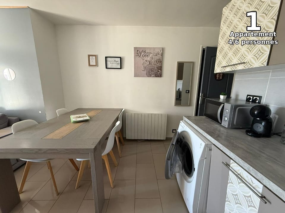 Coffee/tea facilities, Dining area, dishwasher, oven, stove, washing machine