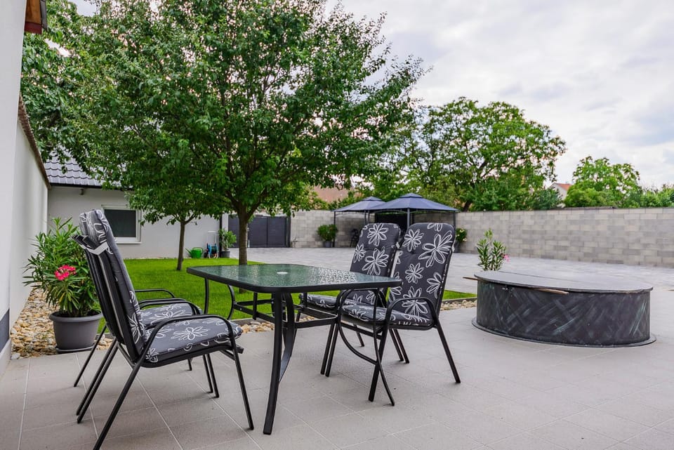 Garden, Balcony/Terrace, Seating area, Area and facilities