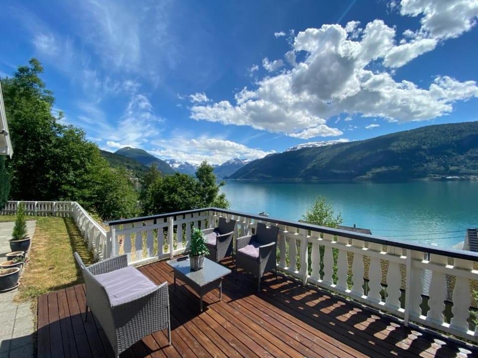 View (from property/room), Balcony/Terrace, Lake view, Mountain view, Sea view