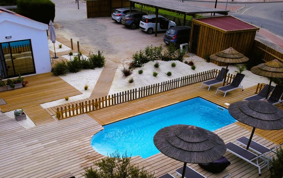 Swimming pool, sunbed