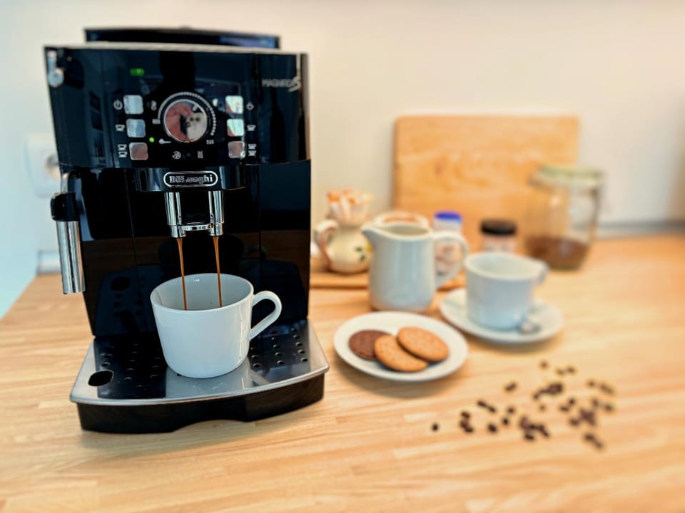 Coffee/tea facilities, Breakfast
