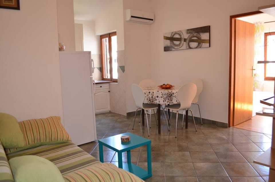 Day, Living room, Seating area, Dining area