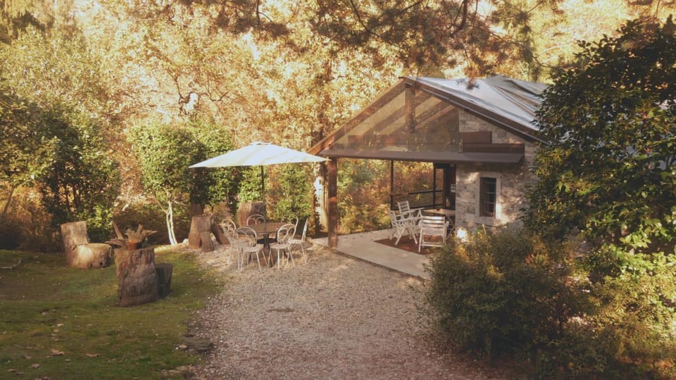 Property building, Patio, Spring, Day, Natural landscape, Garden, Garden view