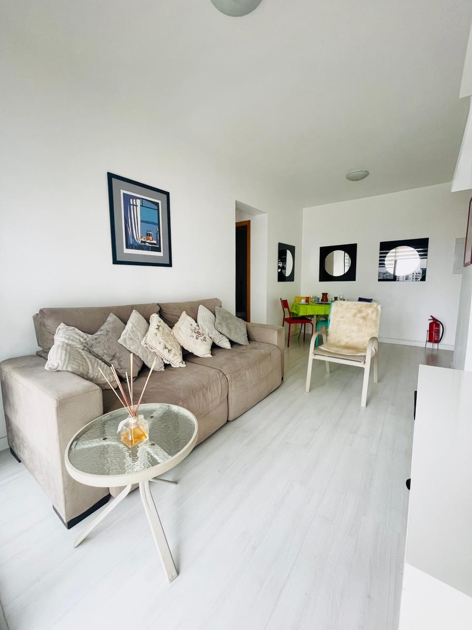 TV and multimedia, Kitchen or kitchenette, Living room, Seating area