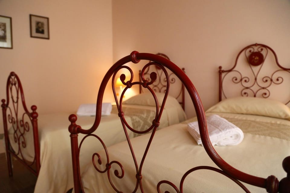 Shower, Bed, Photo of the whole room, Bedroom, bidet, heating, towels, air conditioner