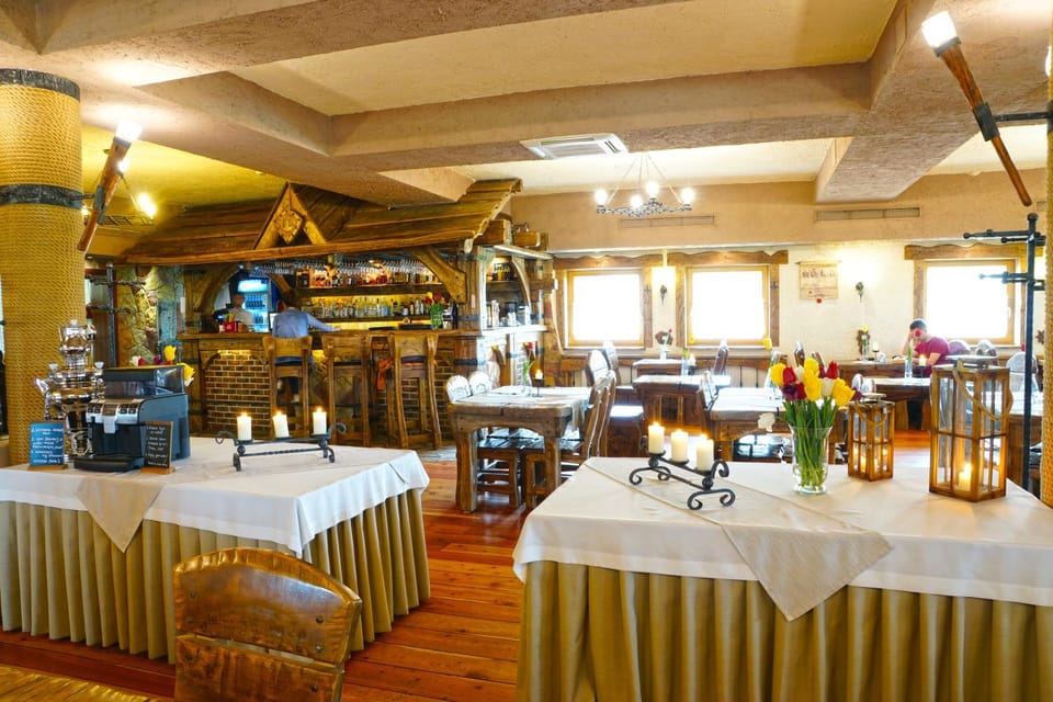 Restaurant/places to eat, Restaurant/places to eat