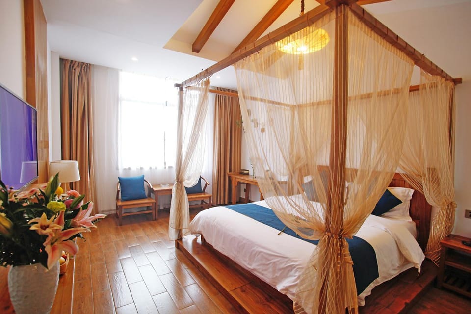 Photo of the whole room, Decorative detail, Bedroom