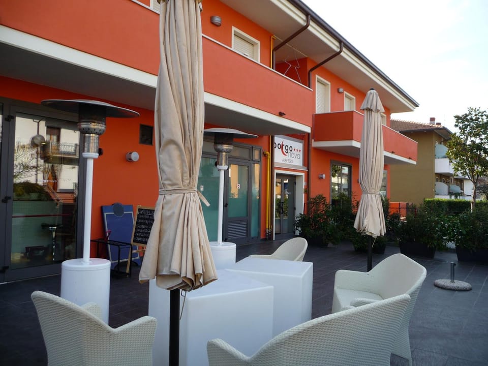 Patio, Facade/entrance, Day
